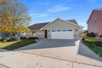 3341 Mockingbird Way, Oshkosh, WI 54904-7339