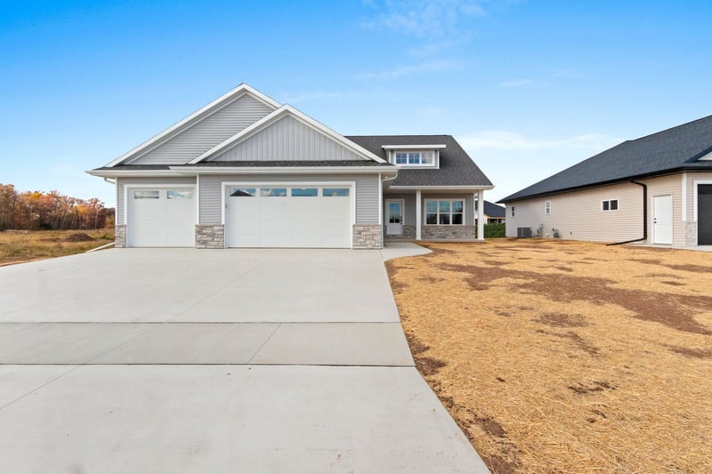 1405 Crossroads Dr, De Pere, WI 54115