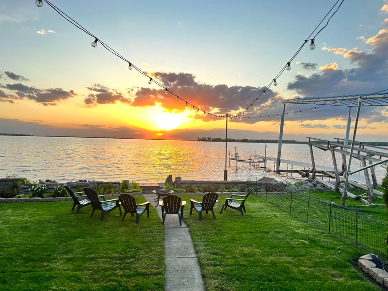 2927 Sunset Point Ln, Oshkosh, WI 54904-1008