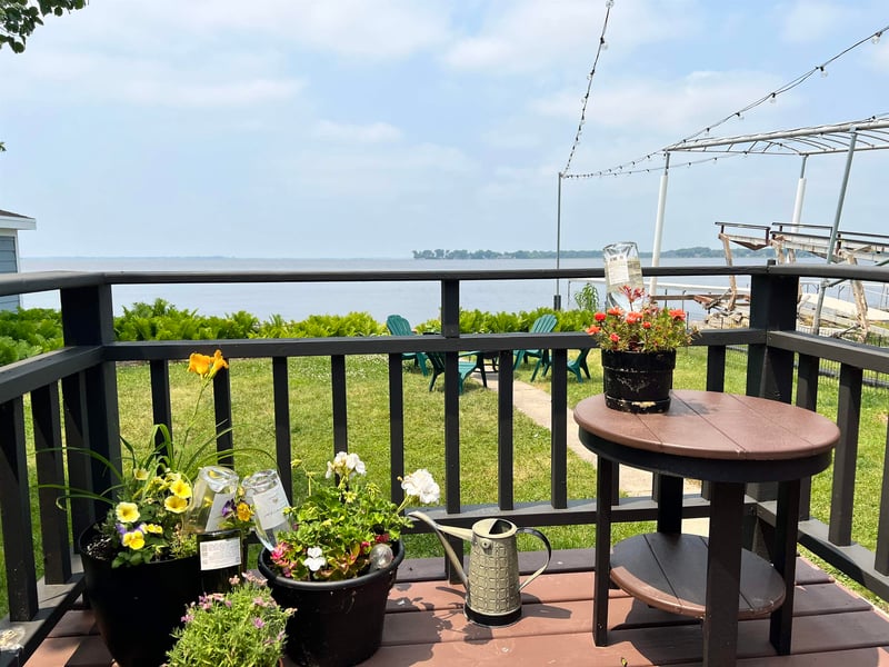 2927 Sunset Point Ln, Oshkosh, WI 54904-1008