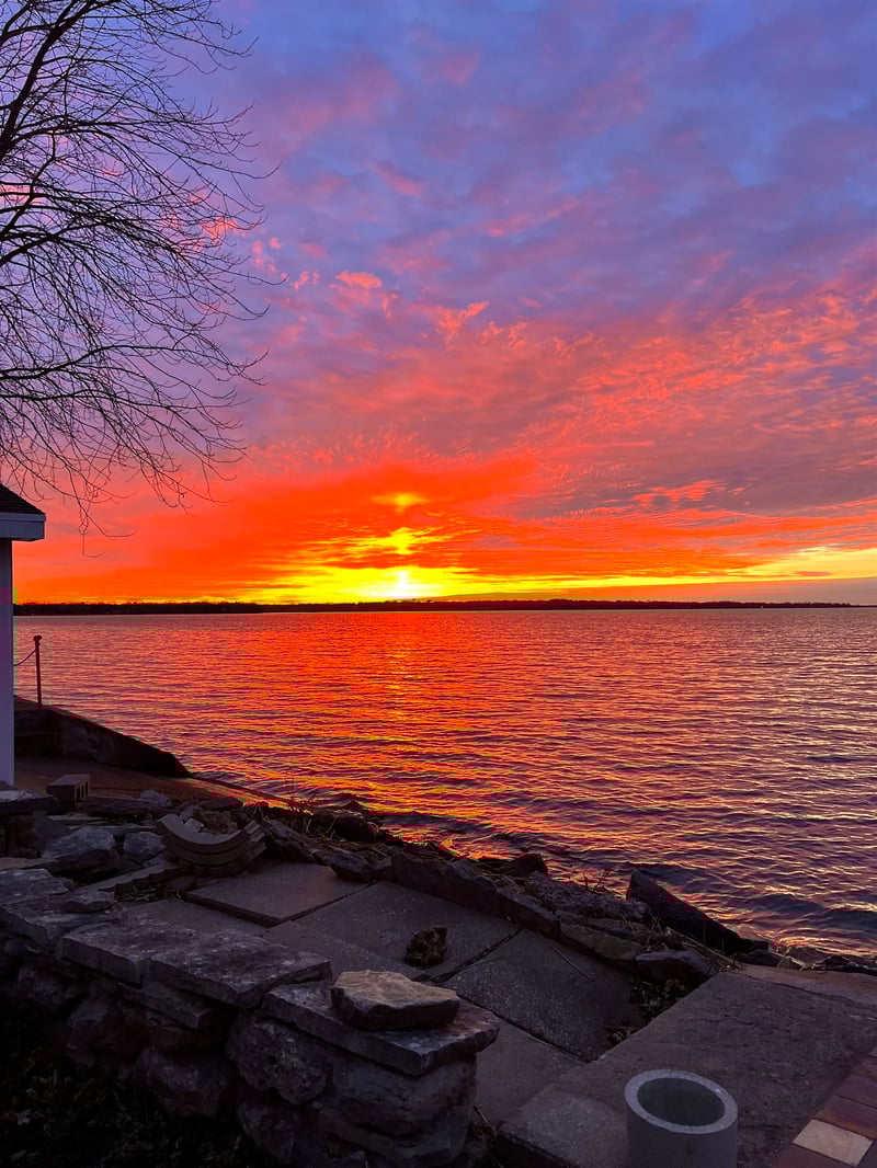 2927 Sunset Point Ln, Oshkosh, WI 54904-1008