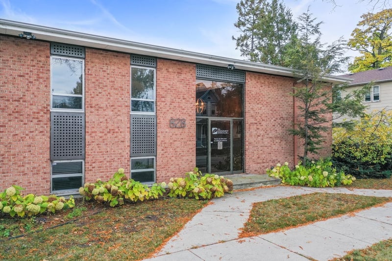 828 Cherry St, Green Bay, WI 54301-4840