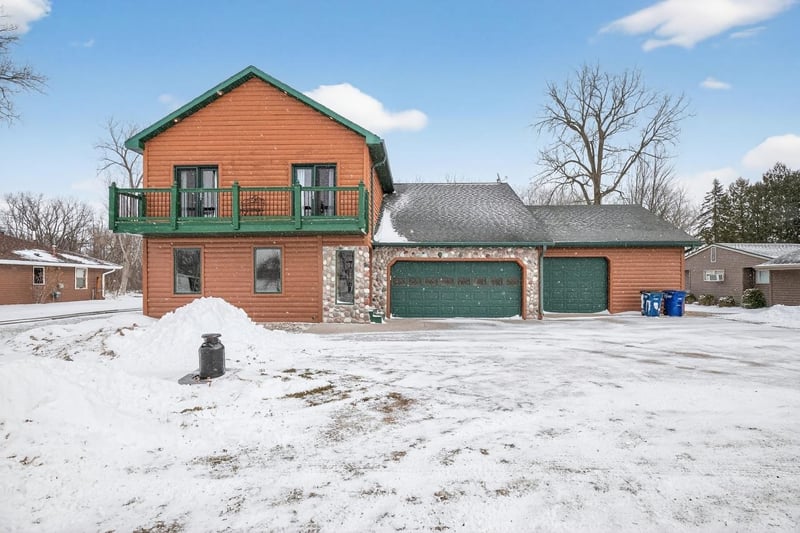 6764 Lee Harbor Ln, Oshkosh, WI 54902-9106