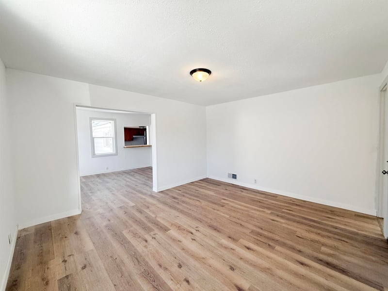313 Center St, Shawano, WI 54166-2411