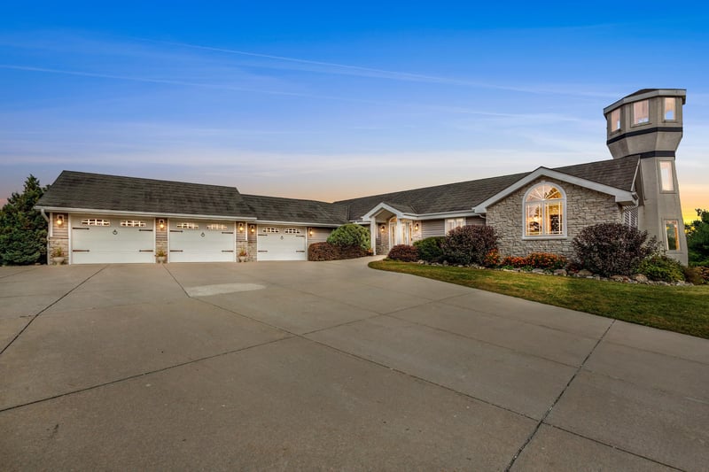 7207 Fairview Rd, Denmark, WI 54208