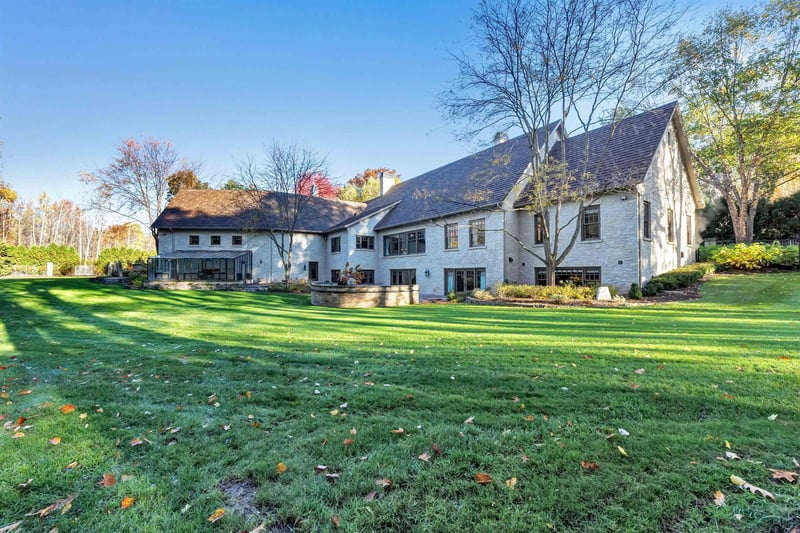 1250 Thayer Trl, Hobart, WI 54155