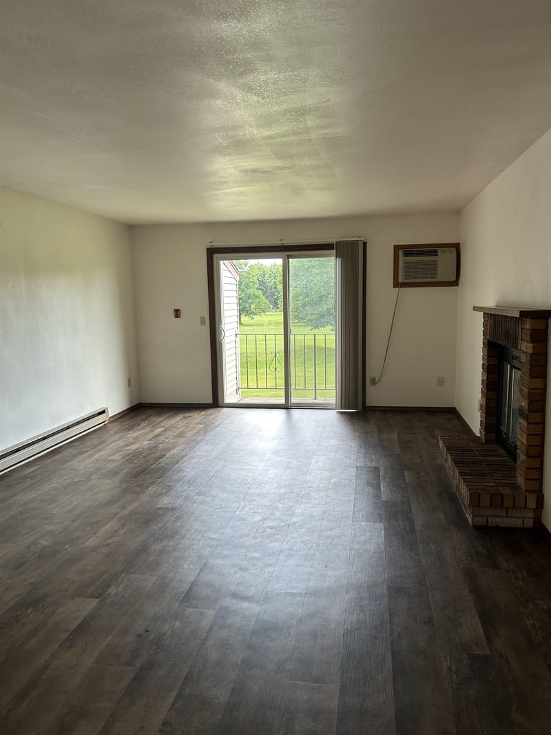 1735 Maricopa Dr #C, Oshkosh, WI 54904