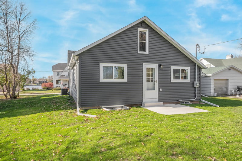 303 1st Ave, Winneconne, WI 54986-0303