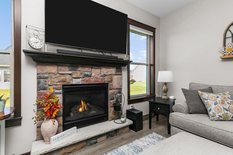 2712 Fallen Oak Dr, Appleton, WI 54913