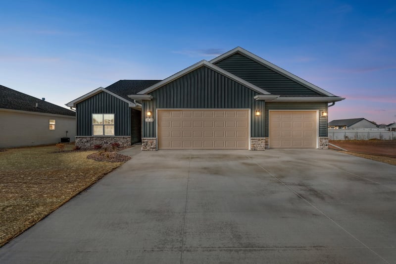 2518 Tipperary Trl, De Pere, WI 54115