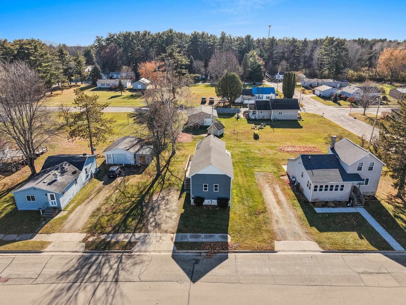 608 5th St, Oconto, WI 54153
