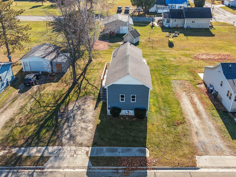 608 5th St, Oconto, WI 54153