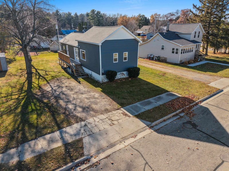 608 5th St, Oconto, WI 54153