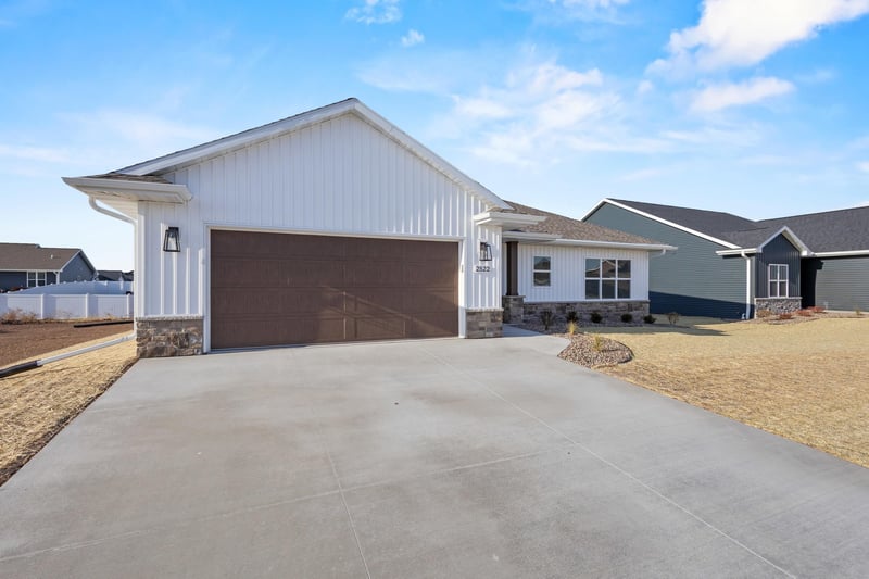 2522 Tipperary Trl, De Pere, WI 54115