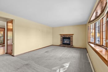 1076 Shadow Ln, Green Bay, WI 54304