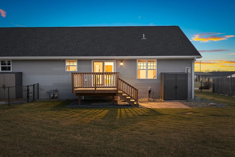 843 Red Hawk Dr, Pulaski, WI 54162-9447