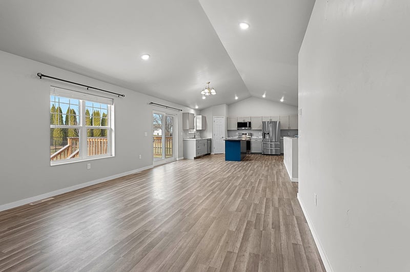 843 Red Hawk Dr, Pulaski, WI 54162-9447