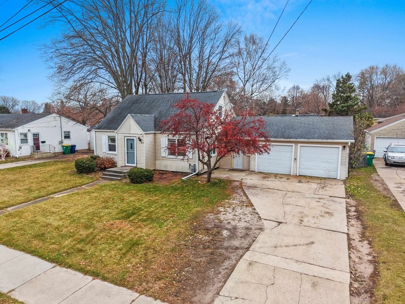 1659 9th St, Green Bay, WI 54304-2804