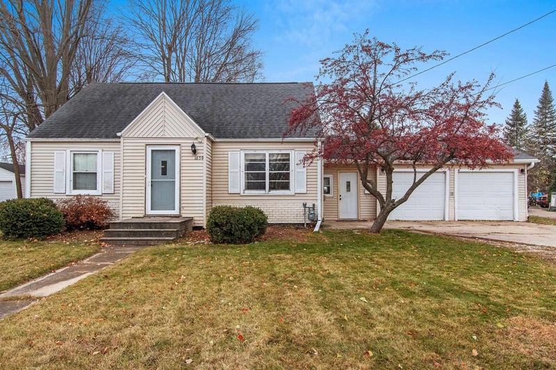 1659 9th St, Green Bay, WI 54304-2804