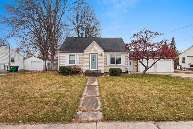 1659 9th St, Green Bay, WI 54304-2804