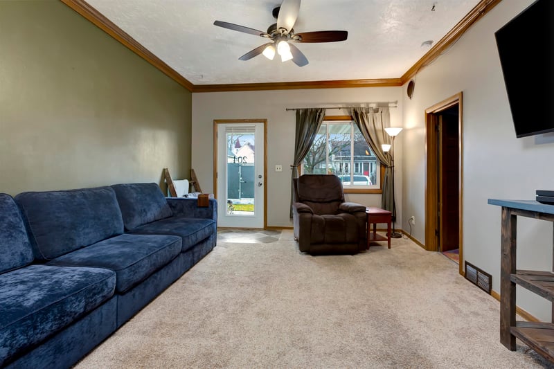 204 8th St, Kaukauna, WI 54130-2508