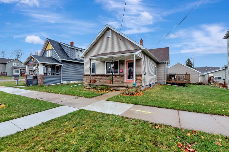 204 8th St, Kaukauna, WI 54130-2508