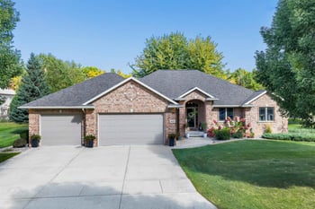 3235 Hickory Ridge Ln, Green Bay, WI 54311