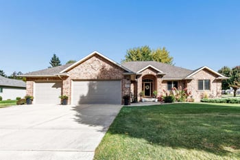 3235 Hickory Ridge Ln, Green Bay, WI 54311