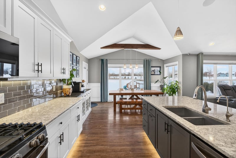 2226 Laddie Trl, De Pere, WI 54115-8472