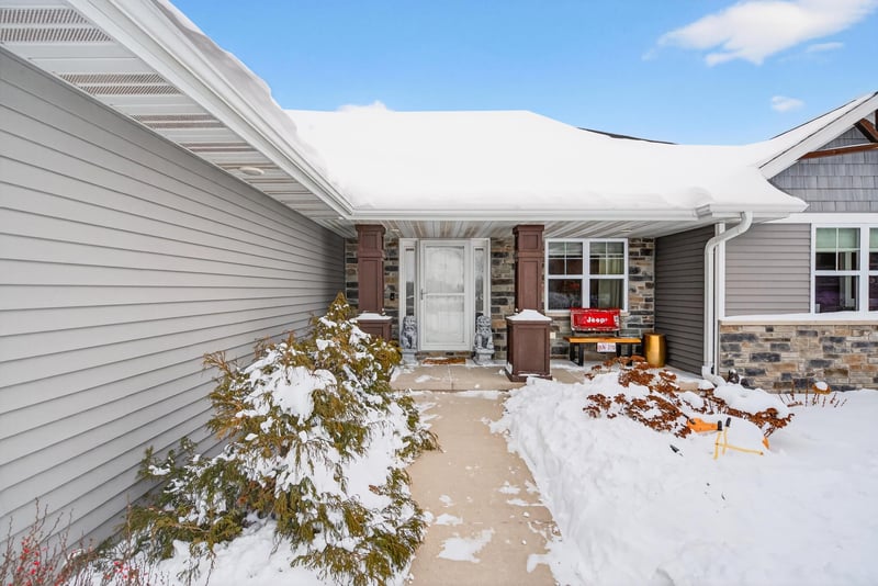 2226 Laddie Trl, De Pere, WI 54115-8472