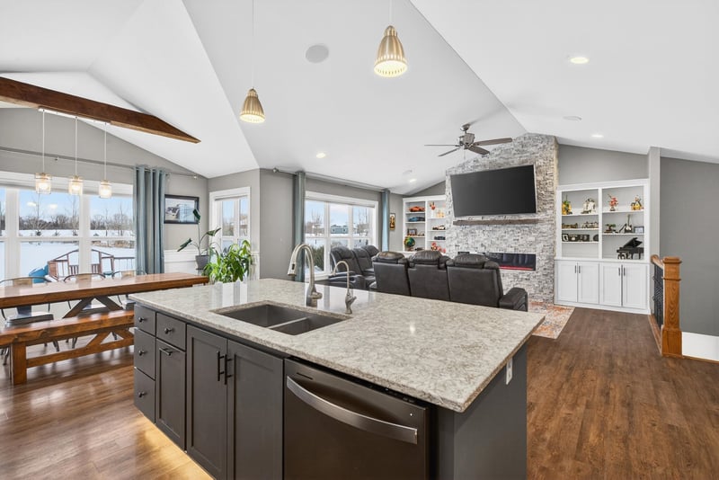 2226 Laddie Trl, De Pere, WI 54115-8472