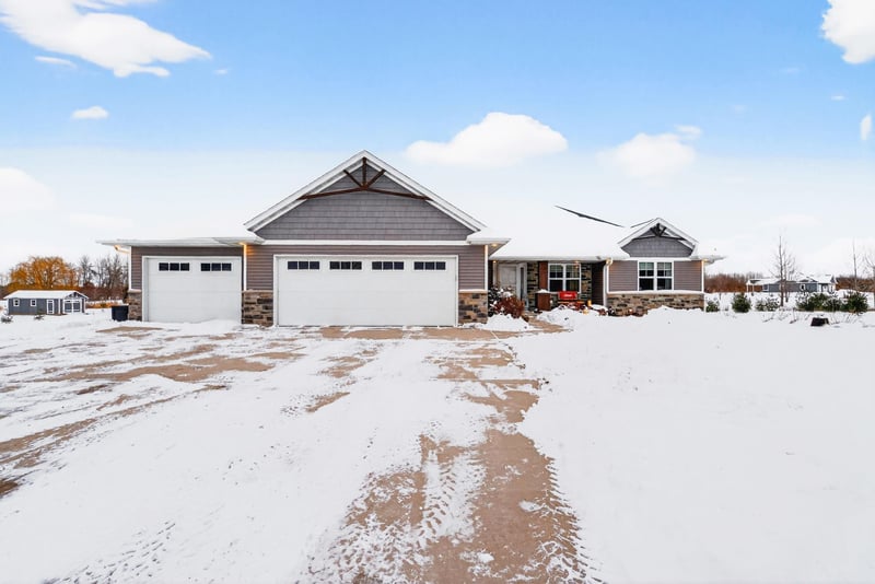 2226 Laddie Trl, De Pere, WI 54115-8472