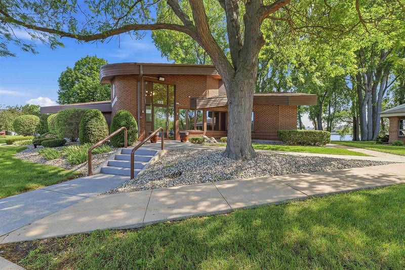 222 Ohio St, Oshkosh, WI 54902-5825
