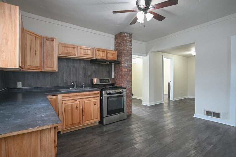 525 School Ave, Oshkosh, WI 54901