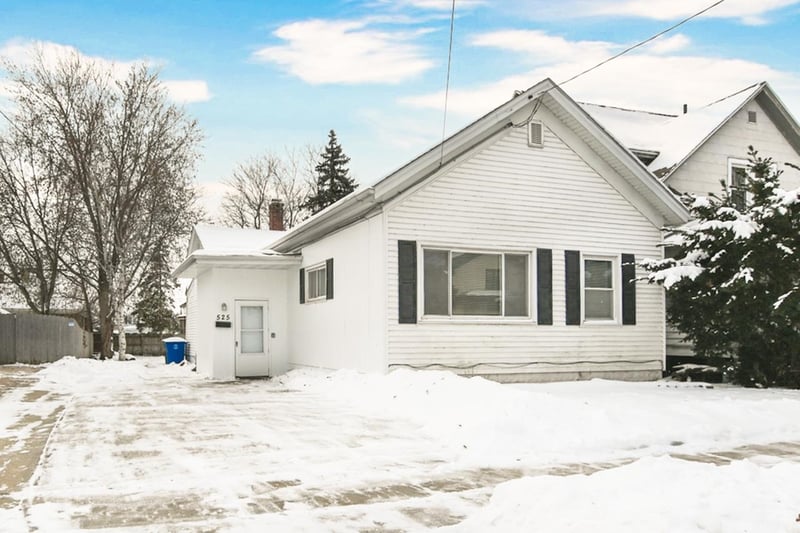 525 School Ave, Oshkosh, WI 54901