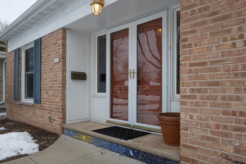 1616 Hickory St, Oshkosh, WI 54901