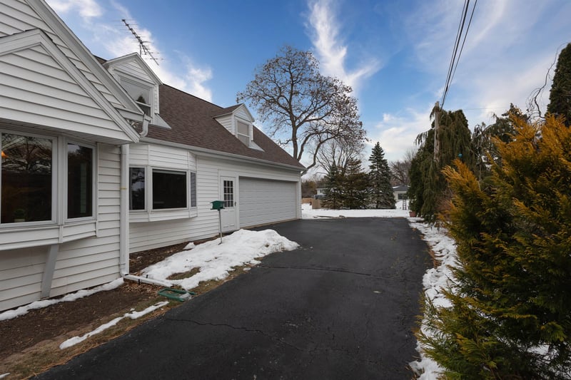 1616 Hickory St, Oshkosh, WI 54901