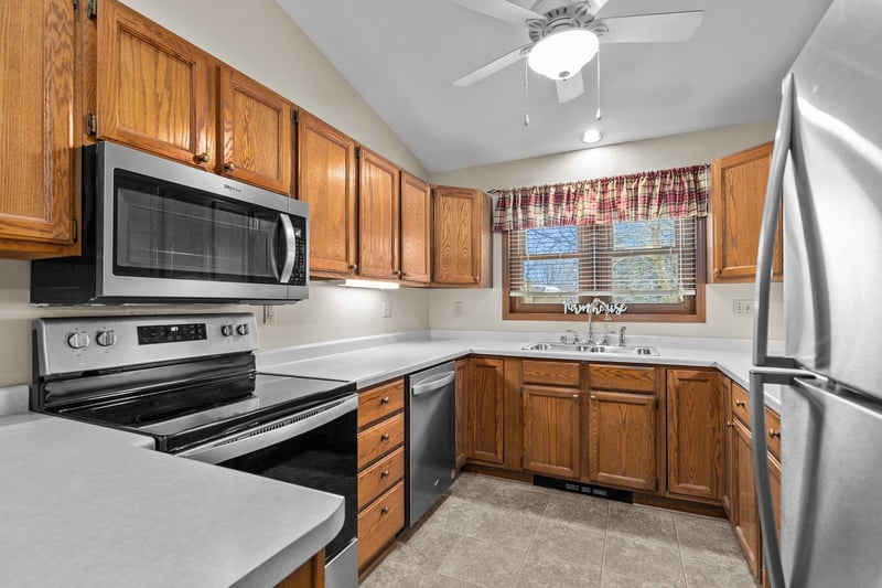 921 Babcock St #11, Neenah, WI 54956