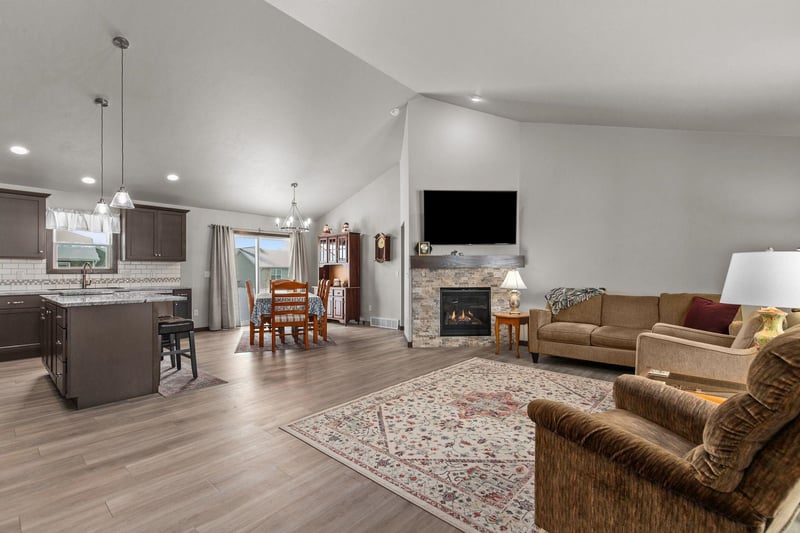 1920 White Dove Ln, Kaukauna, WI 54130