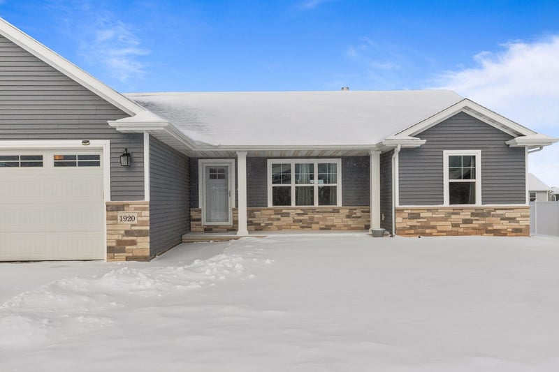 1920 White Dove Ln, Kaukauna, WI 54130