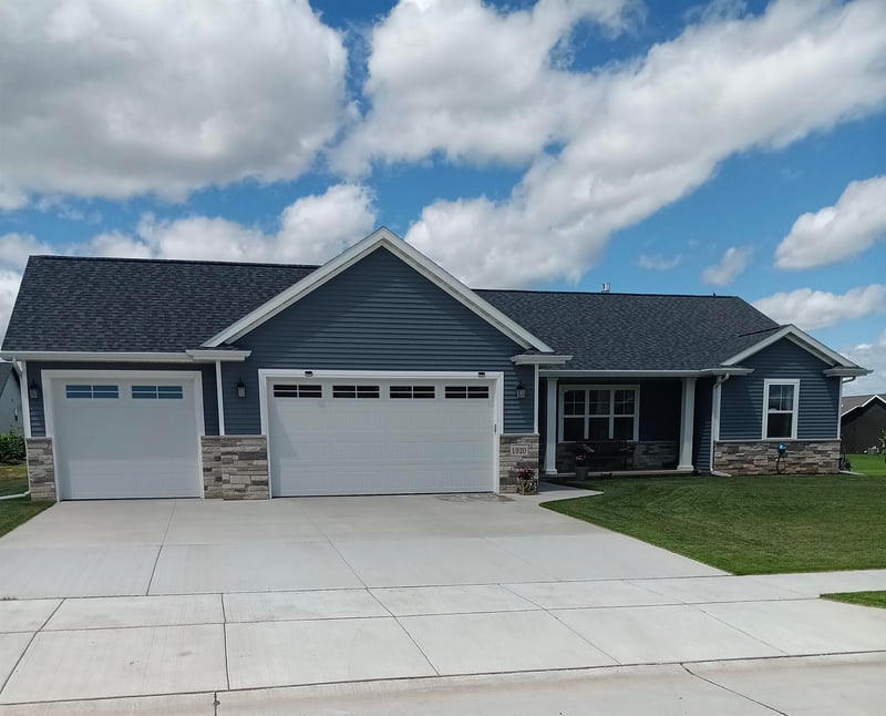 1920 White Dove Ln, Kaukauna, WI 54130