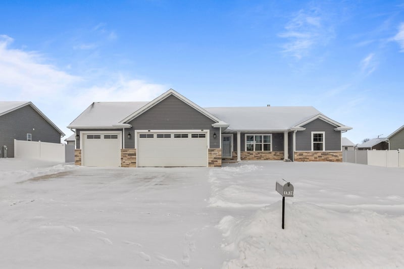 1920 White Dove Ln, Kaukauna, WI 54130