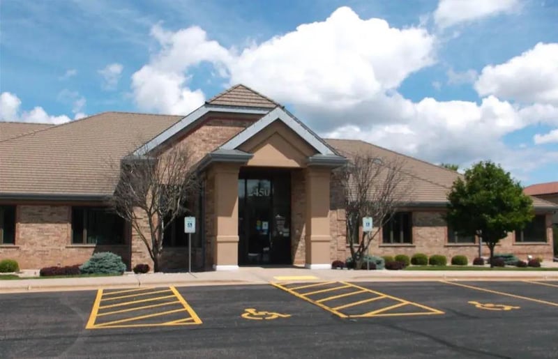 2450 Witzel Ave #101, Oshkosh, WI 54904-8376