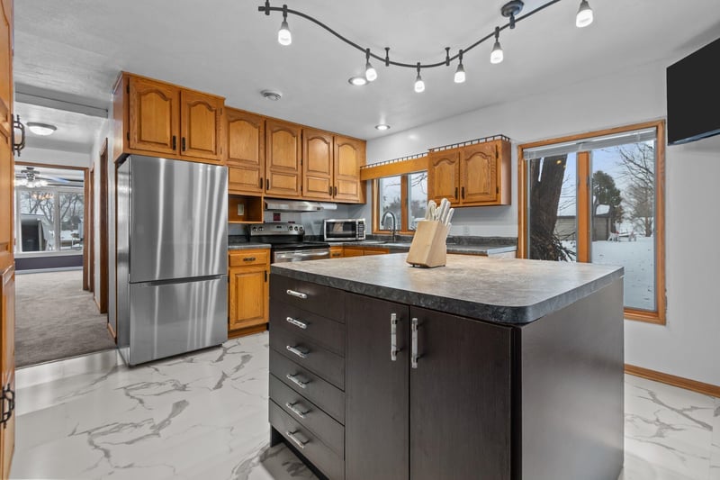 958 Cozy Ln, Oshkosh, WI 54901