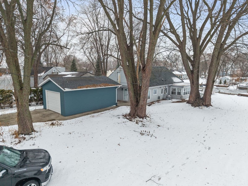 958 Cozy Ln, Oshkosh, WI 54901