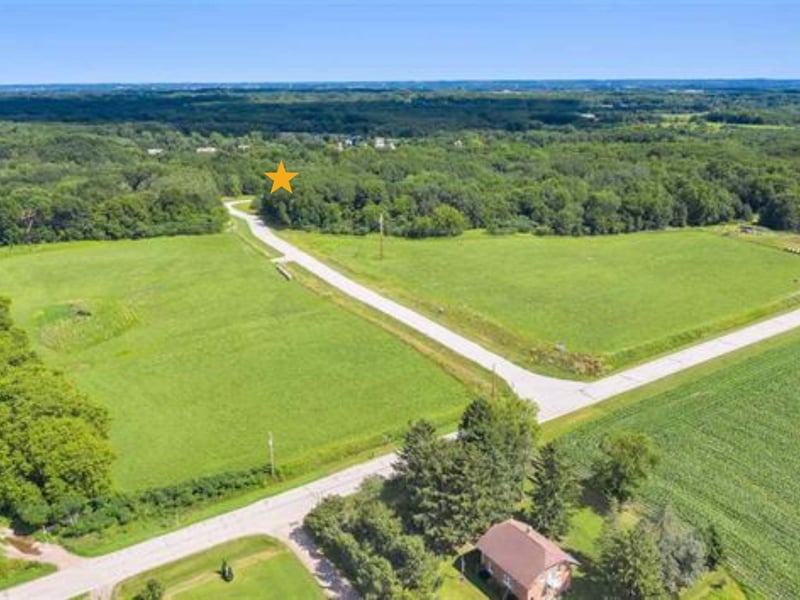 598 Cross Country Ct #7, Oneida, WI 54155-9015