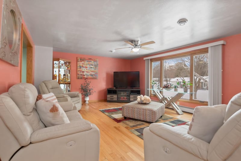 250 Michelle Ct, Green Bay, WI 54302-4926