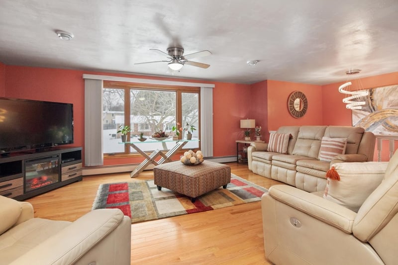 250 Michelle Ct, Green Bay, WI 54302-4926