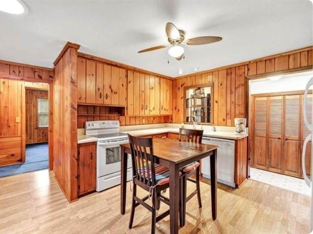 N7119 River Dr, Shawano, WI 54166-4224
