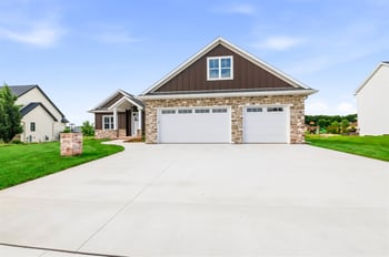 2712 Creekwood Cir, Green Bay, WI 54311